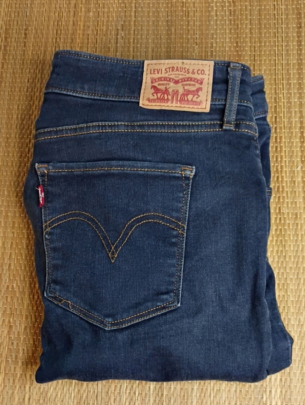 Levi's Mid Rise Dark Blue Skinny Jeans 32